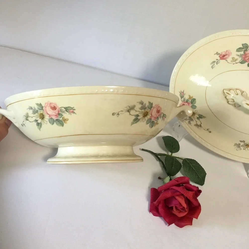 VTG 1944 Homer Laughlin Heather Rose Eggshell Georgian Covered Serving Dish